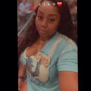 Meet your Posher, Chanel